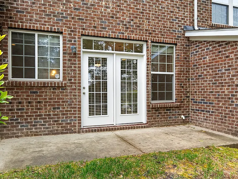 412 Longchamp Ln — Photo 21