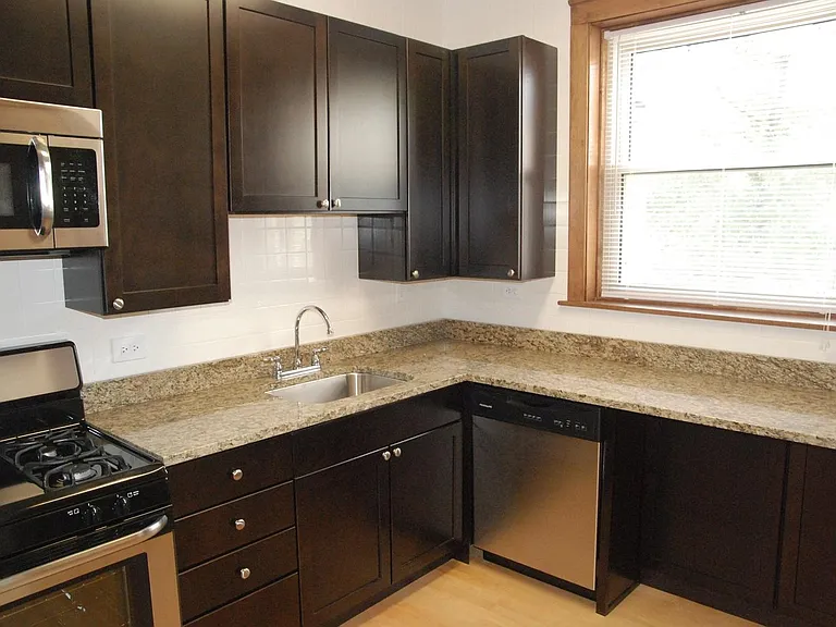 1535 West Addison — Photo 21