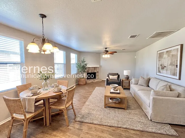4 bed, 2.5 bath, 2394 sqft, $2,650 — Photo 2