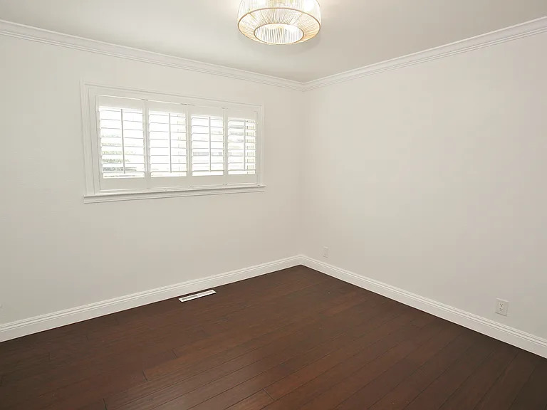 21126 Ashfield Ave — Photo 12