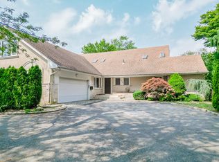 1016A Channel Dr, Hewlett, NY 11557