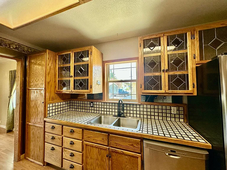4616 Peck Dr — Photo 8