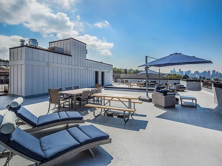 Remi Apartments — Photo 6