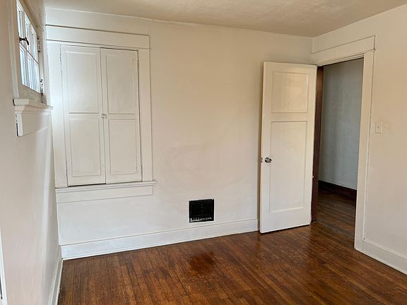 3rd image of 302 E Fairview Ave