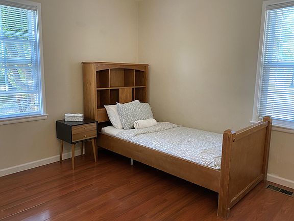 4th image of 111 Charles St