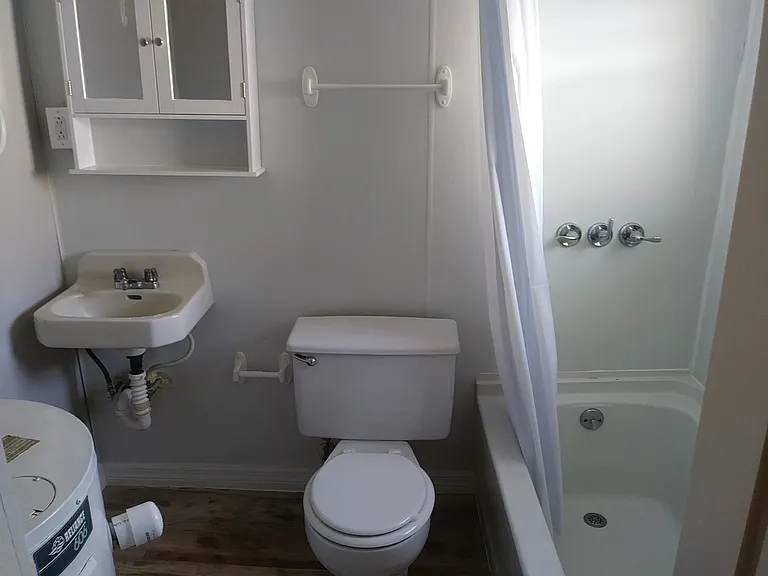 1004 Avenue E #1 — Photo 19