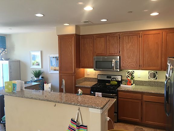 3rd image of 812 Mahogany St