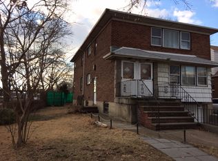 5852 197th St, Fresh Meadows, NY 11365