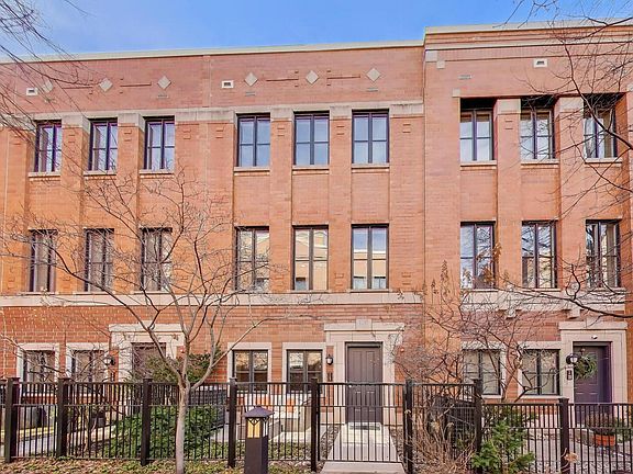 3rd image of 1137 W Monroe St Unit 9