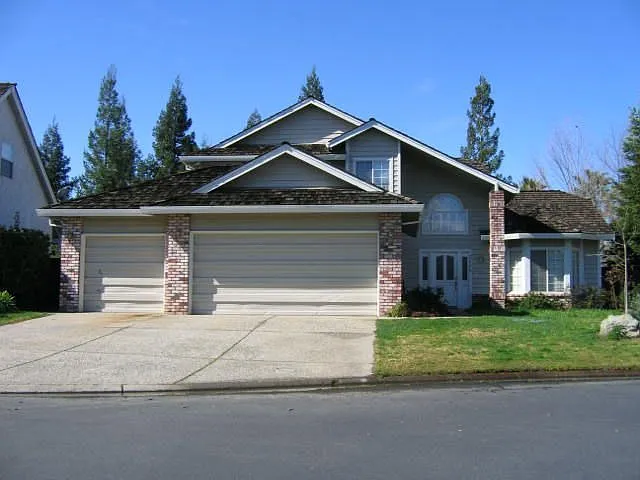 2609 Prestwick Dr photo 1
