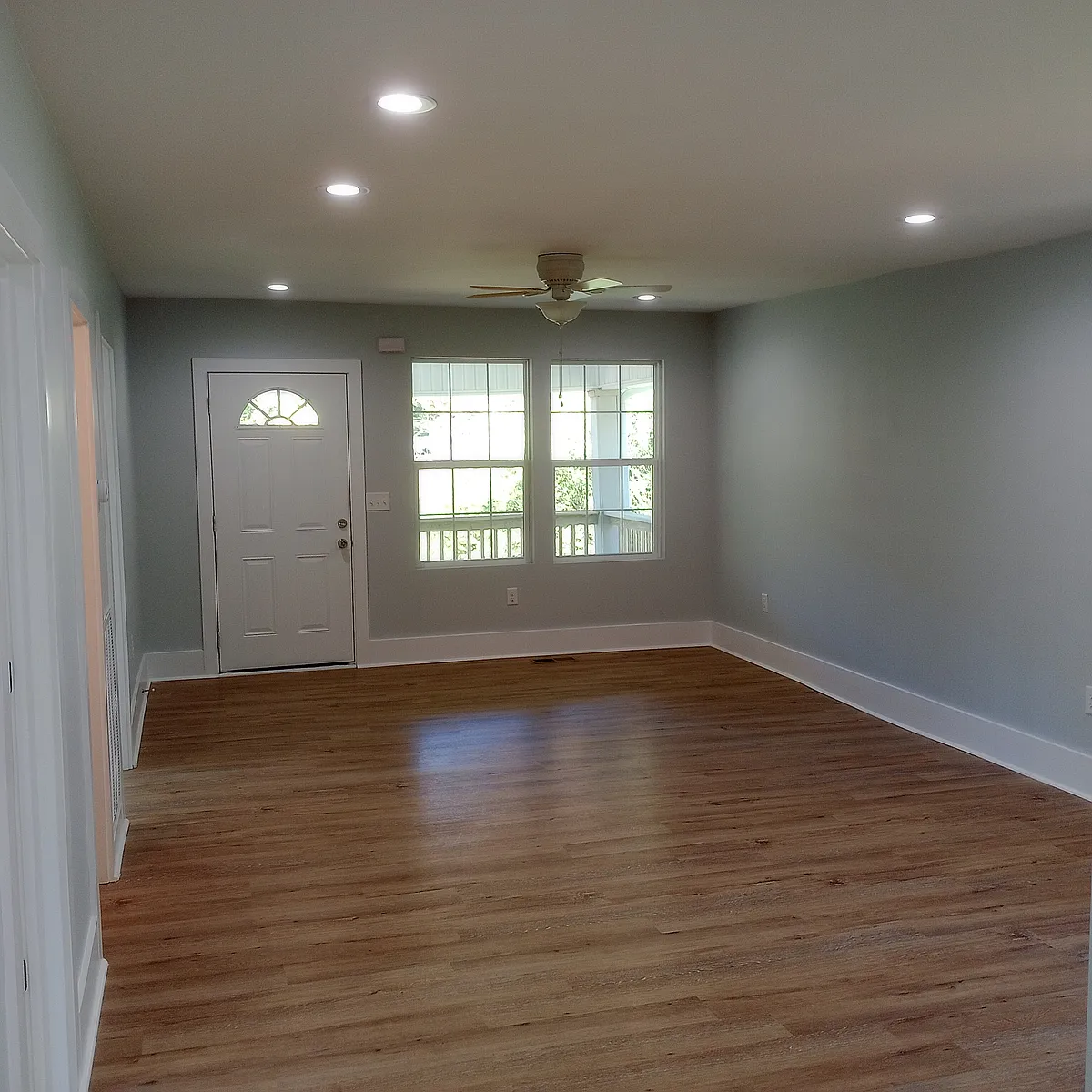 Living room - 305 Hedgewood Dr