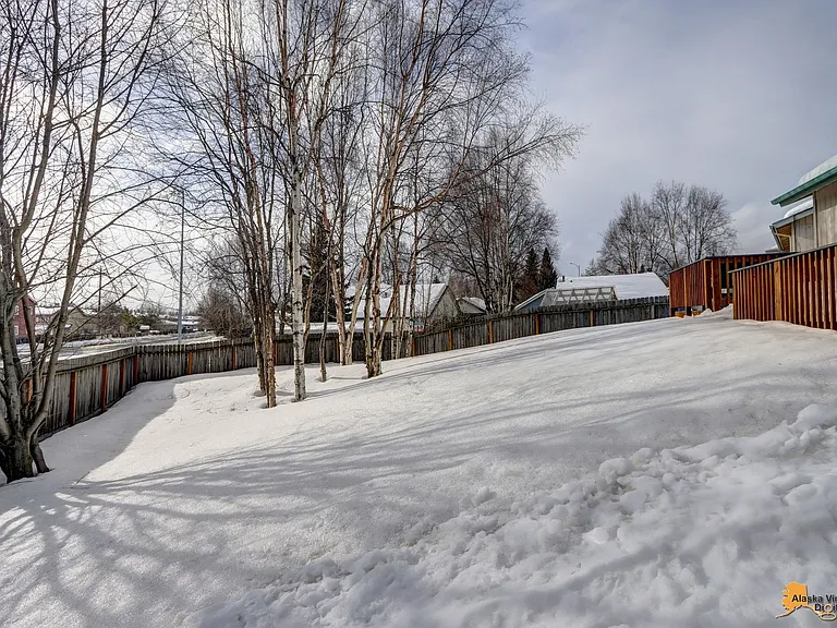 2310 Leopard Cir — Photo 30