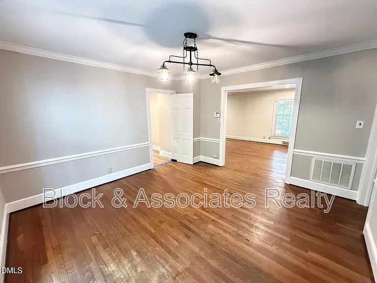 2667 Davis St — Photo 7
