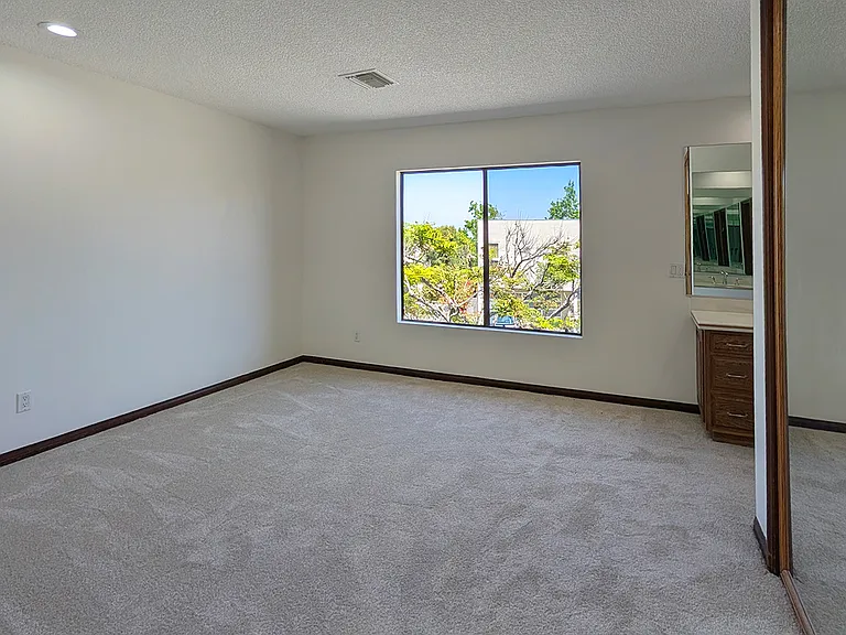545 Hillgreen Dr — Photo 24