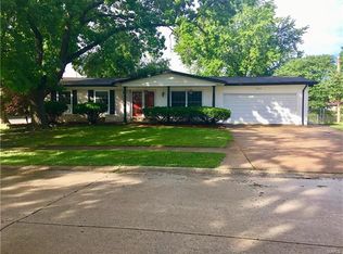 600 Sherwood Dr, Florissant, MO 63031