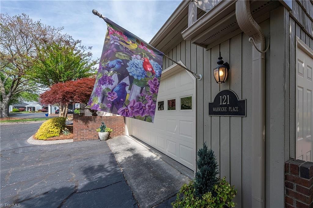 121 Warwicke Pl