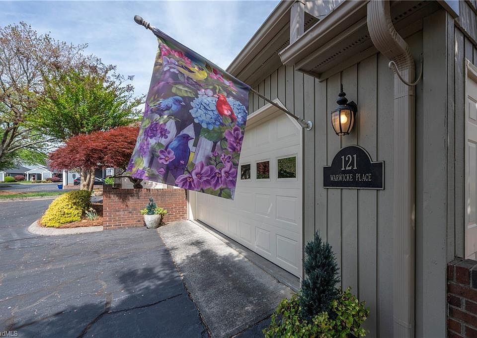 1st image of 121 Warwicke Pl