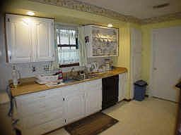 3rd image of 821 Yellowstone Dr