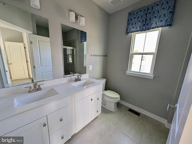 8445 Hamlin St — Photo 14
