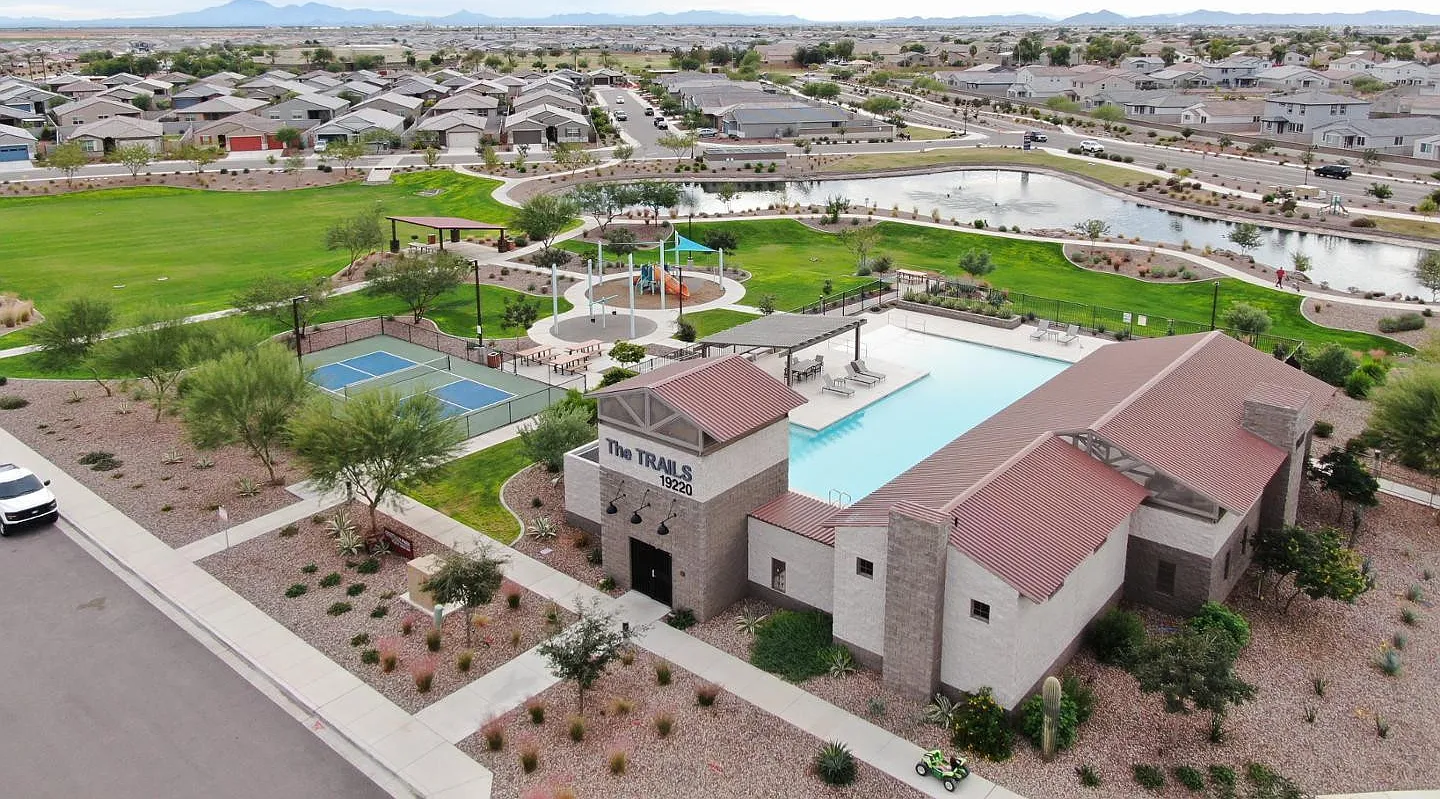3 bed, 2.0 bath, 1433 sqft, $2,100 — Photo 1