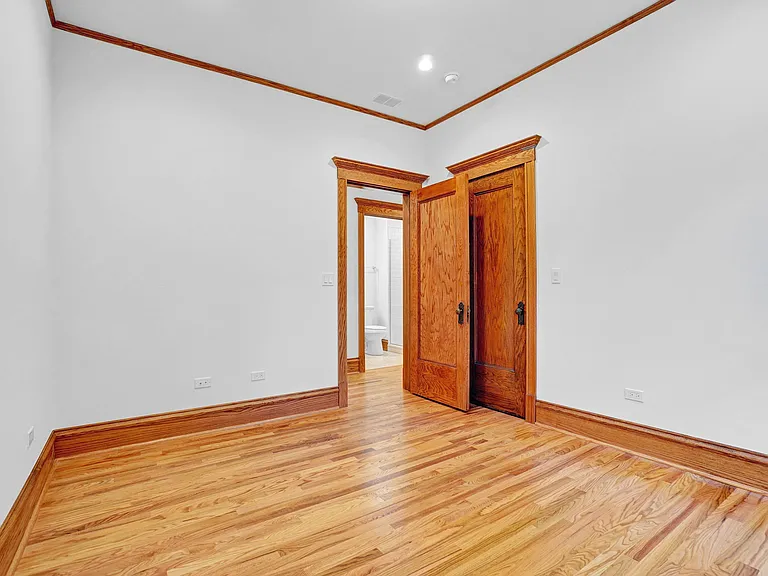 1233 N Hoyne Ave #1 — Photo 6