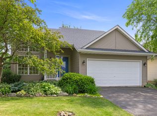 726 Hawthorne Ln, Genoa, IL 60135