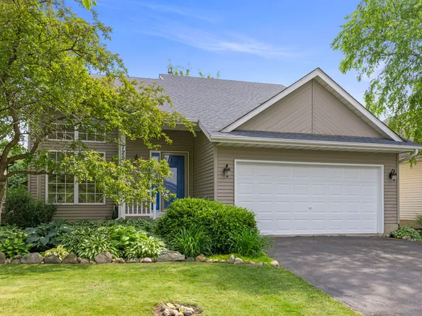 726 Hawthorne Ln, Genoa, IL 60135