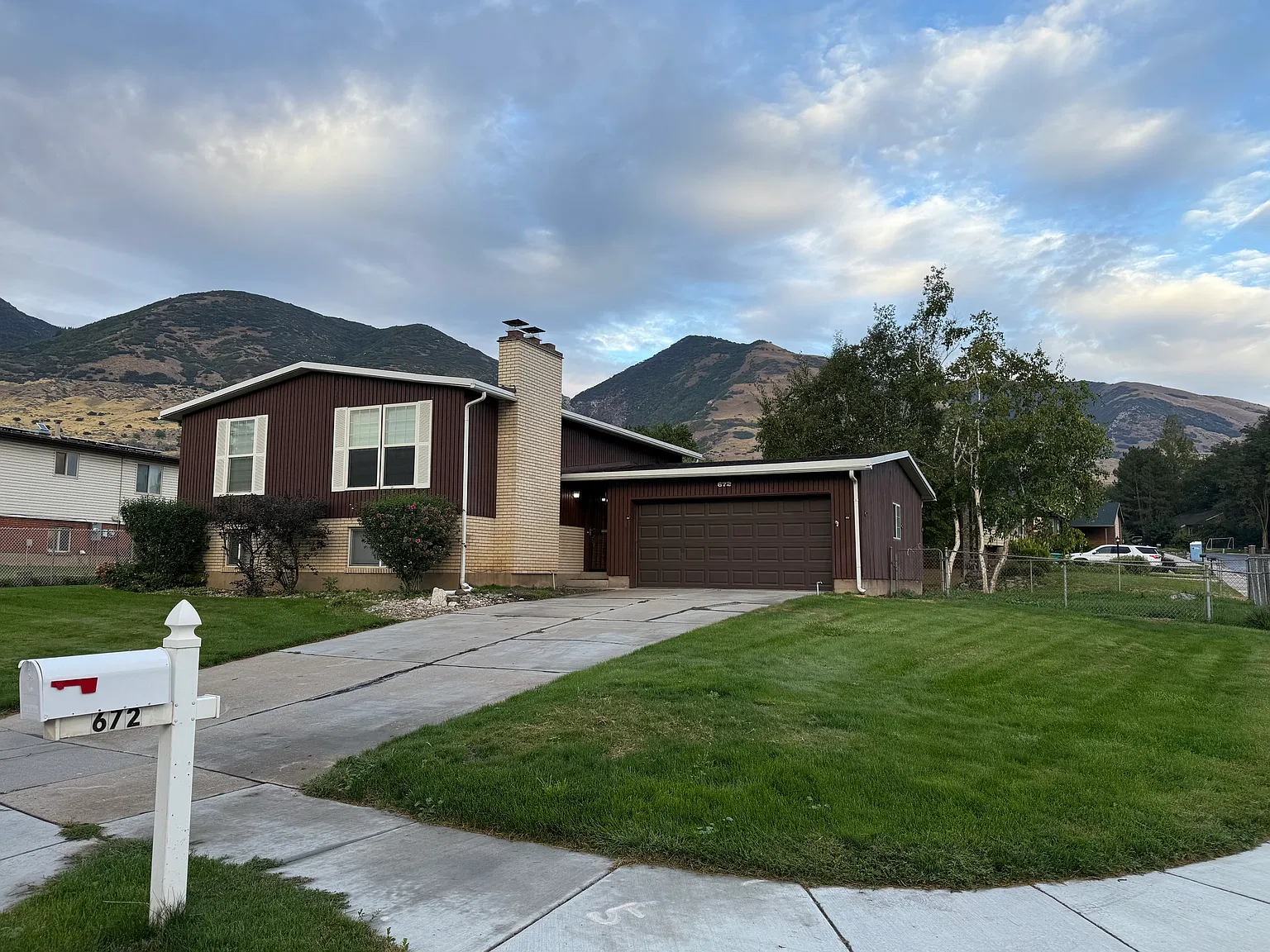 4 bed, 2600 sqft, $2,200 — Photo 2