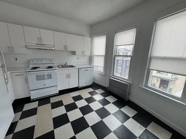 146 Oxford St, Somerville, MA