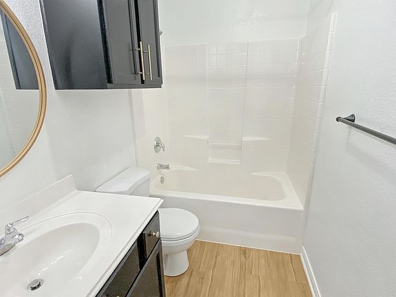 4th image of 1014 Crested Point Dr