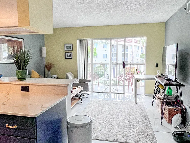 460 S Park Rd #206 — Photo 5