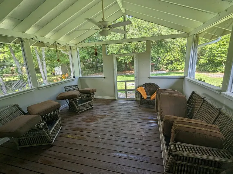 320 Cessna Ave — Photo 8