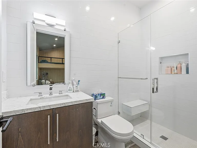 13135 Chandler Blvd — Photo 36