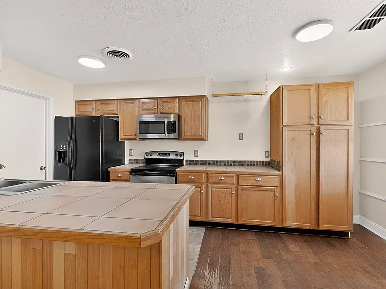 6500 Martin Ct NE — Photo 13