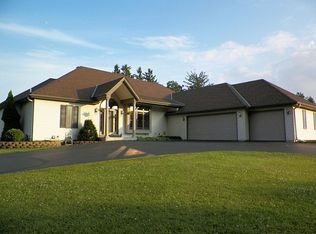 34743 Bartlett Rd, Oconomowoc, WI 53066