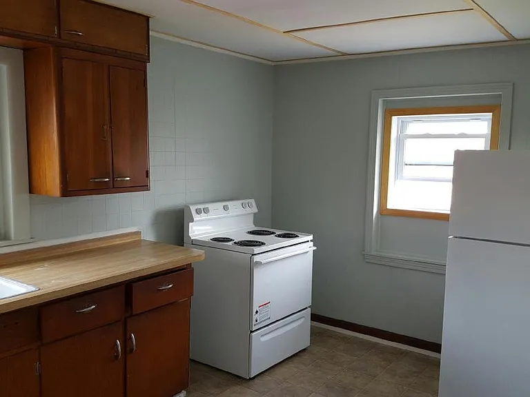 813 10th St #B — Photo 2