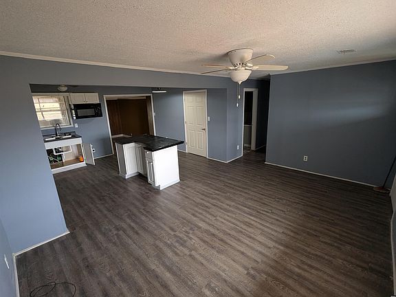 5th image of 902 Troy Rd