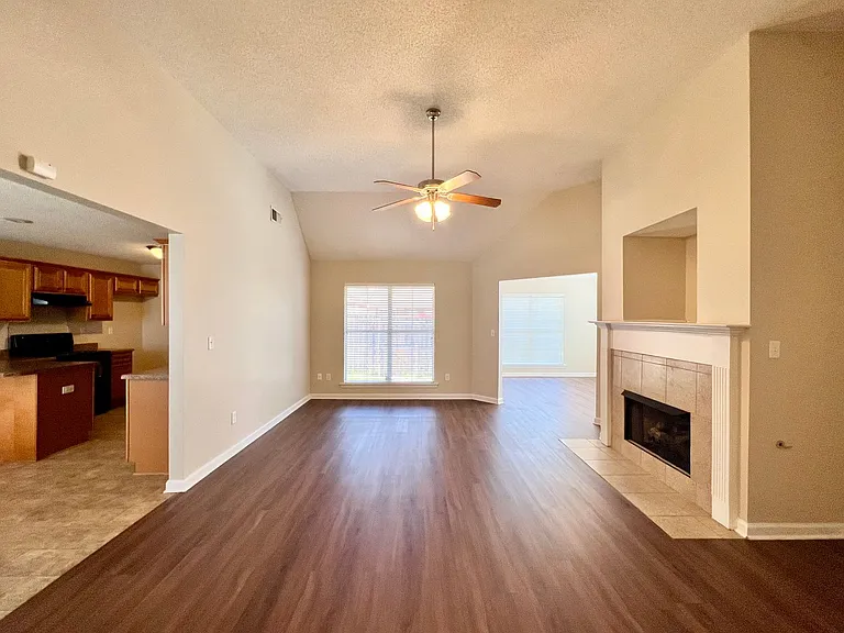 9146 Glen Cv — Photo 2