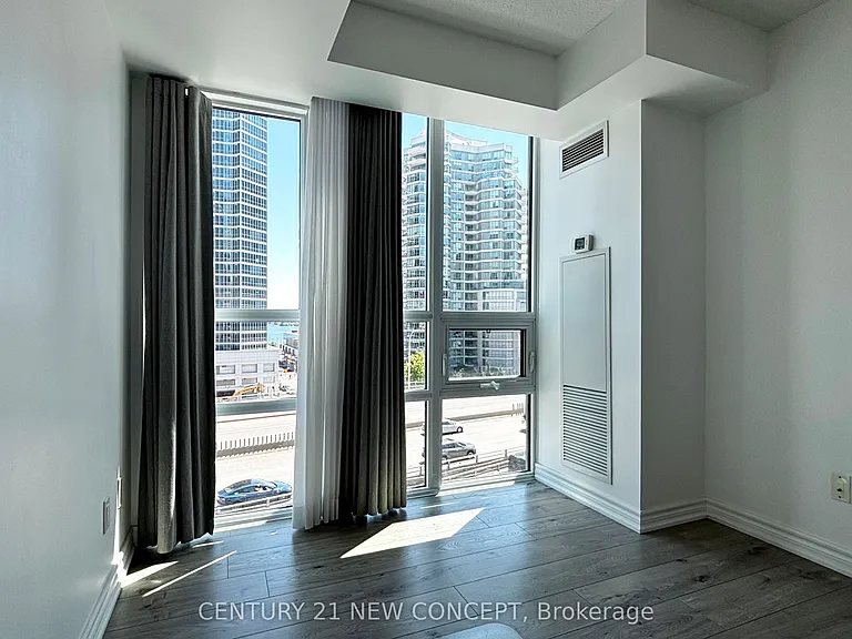 25 Lower Simcoe St #808 — Photo 12