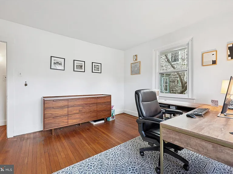 232 Forrest Ave — Photo 2
