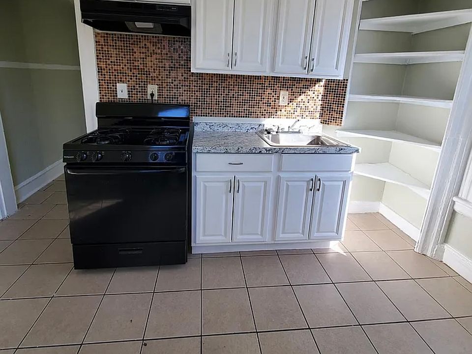 1st image of 215 N 6th St Floor 1