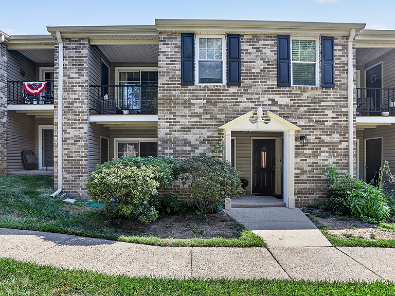 69 Ramsgate Ct — Photo 2