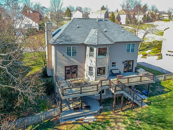 3rd image of 1020 Turnberry Dr