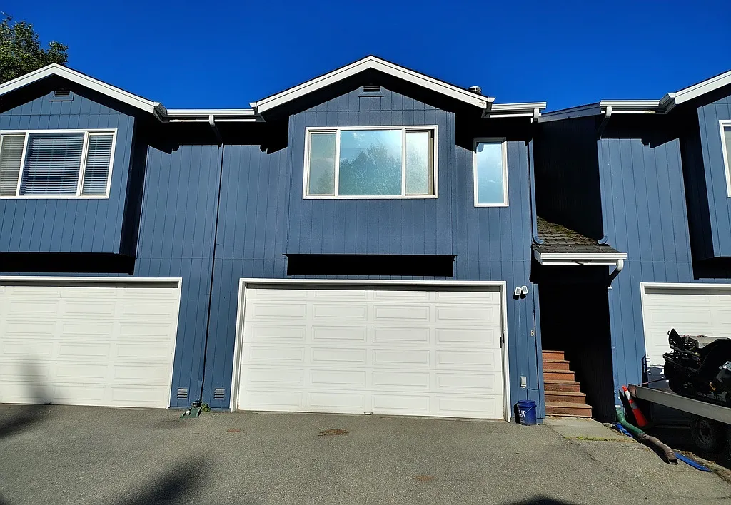 3 bed, 1307 sqft, $2,600 — Photo 1