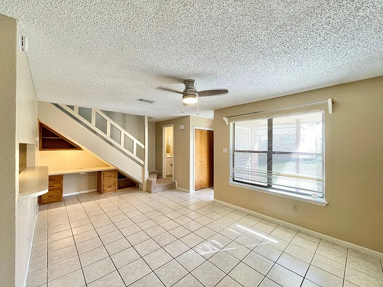 4806 Rainbow Cir — Photo 5