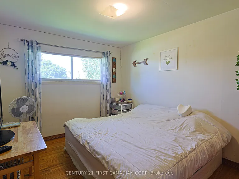 268 Burlington Cres — Photo 8