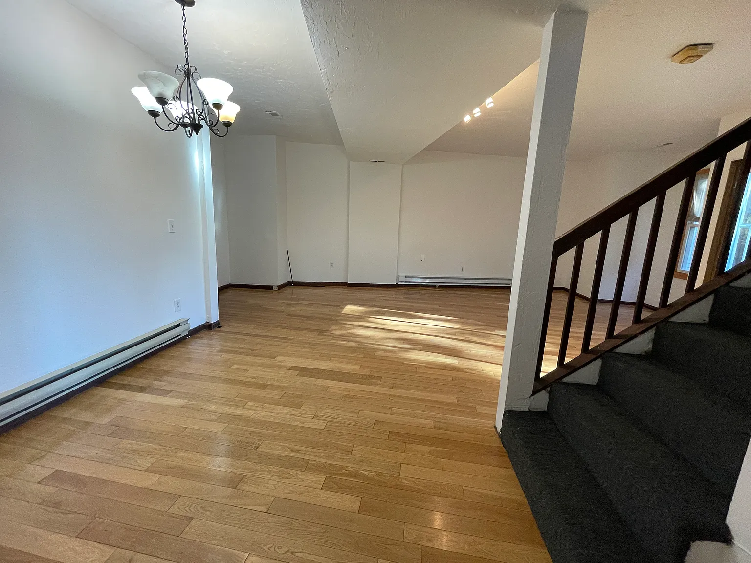 3 bed, 9999 sqft, $3,500 — Photo 2