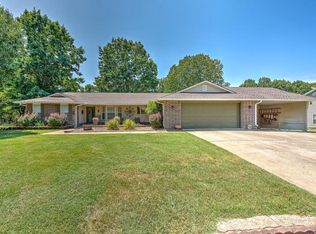 8149 Fairway Dr, Rogers, AR 72756