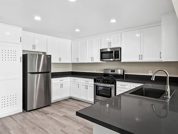 3rd image of 201 E Wakefield Ave #6