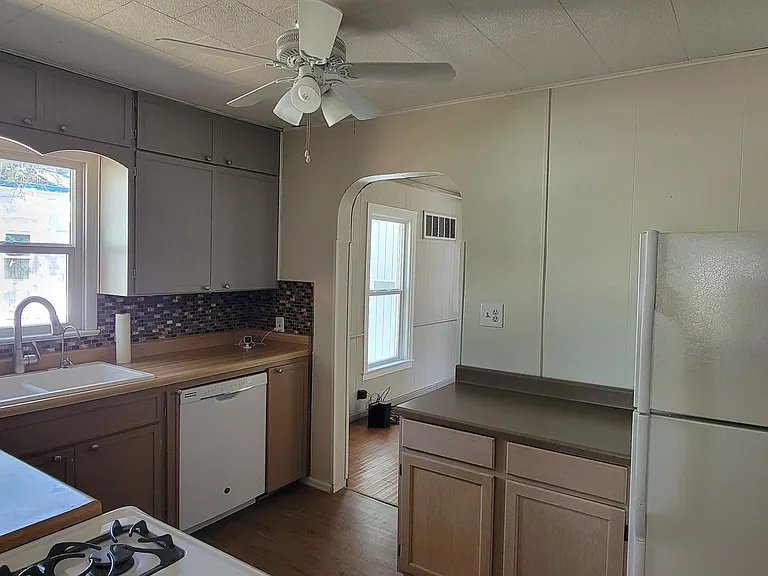 826 Forest Ave — Photo 9